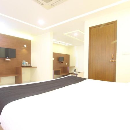 Divines Business Hotel Kuzhittura Екстериор снимка