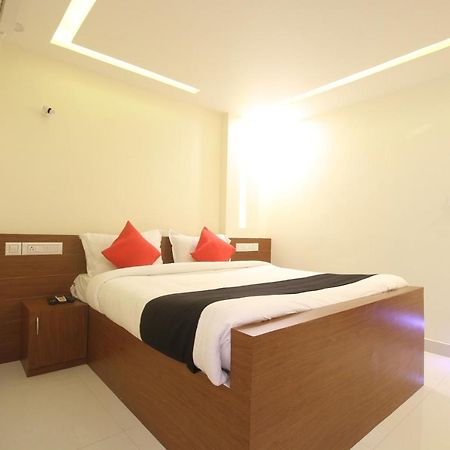 Divines Business Hotel Kuzhittura Екстериор снимка