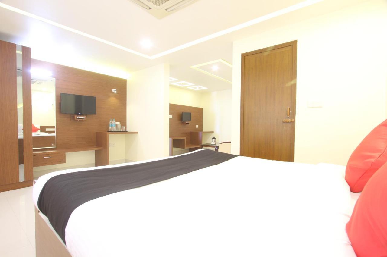Divines Business Hotel Kuzhittura Екстериор снимка