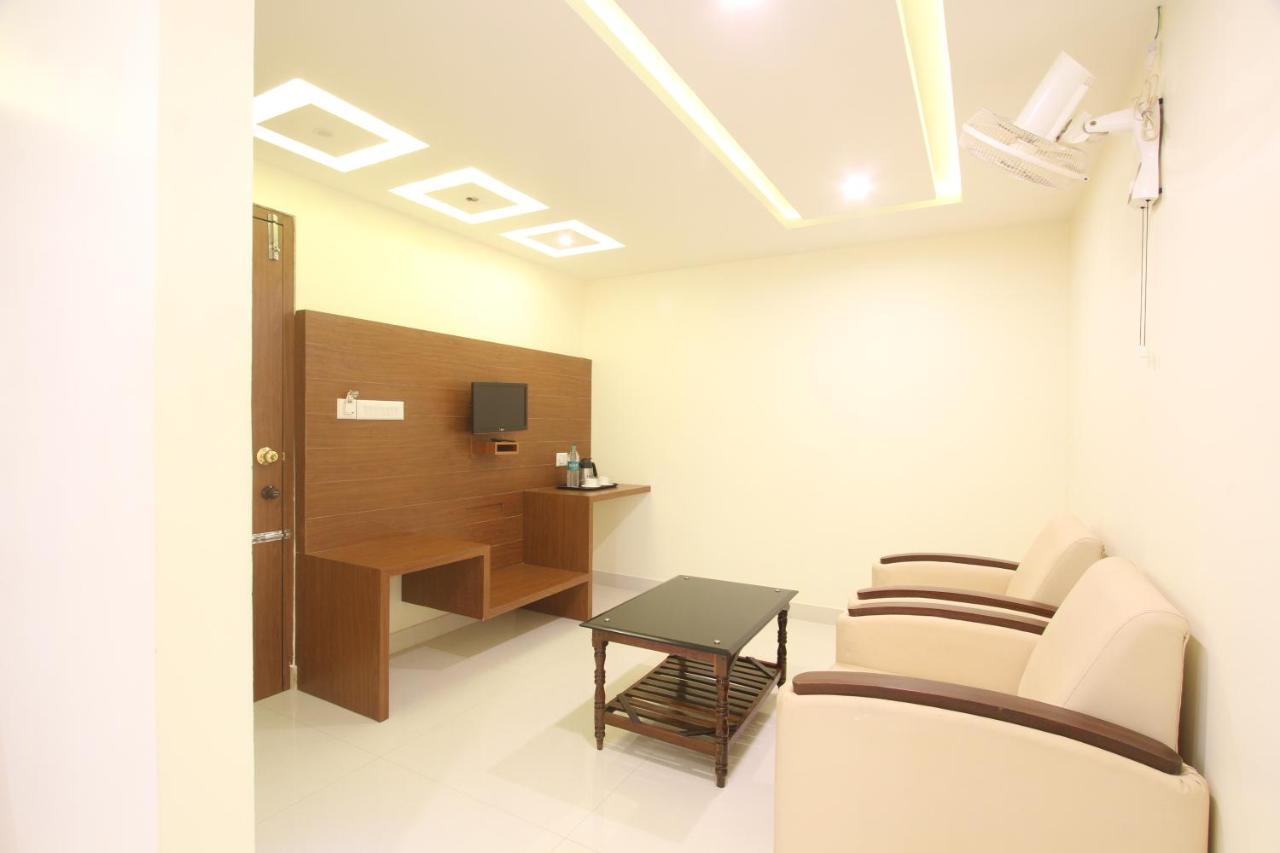 Divines Business Hotel Kuzhittura Екстериор снимка