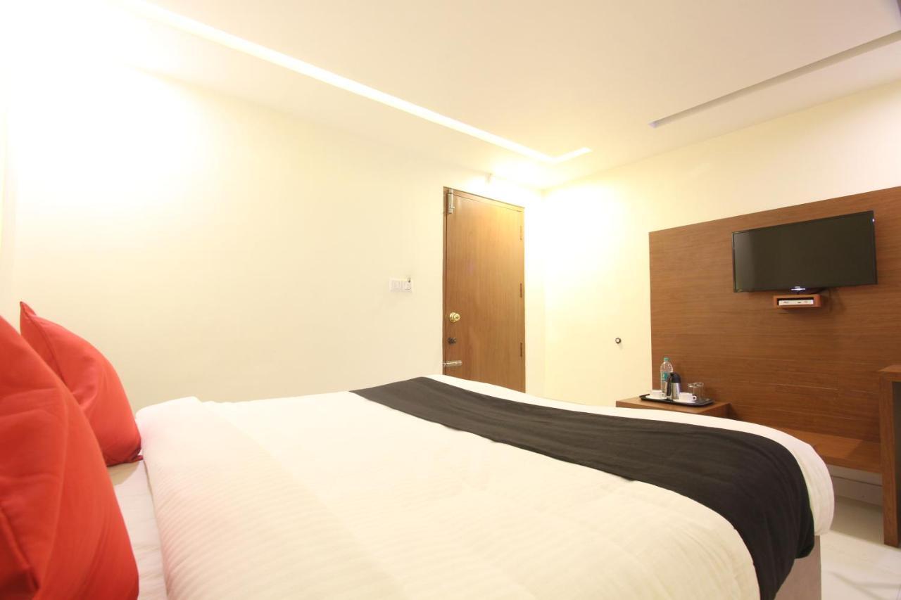 Divines Business Hotel Kuzhittura Екстериор снимка